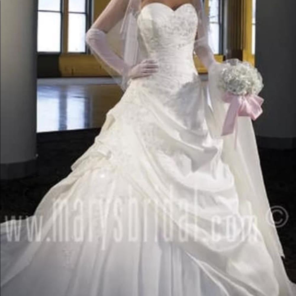 Gorgeous MARYS brand wedding dress size 18